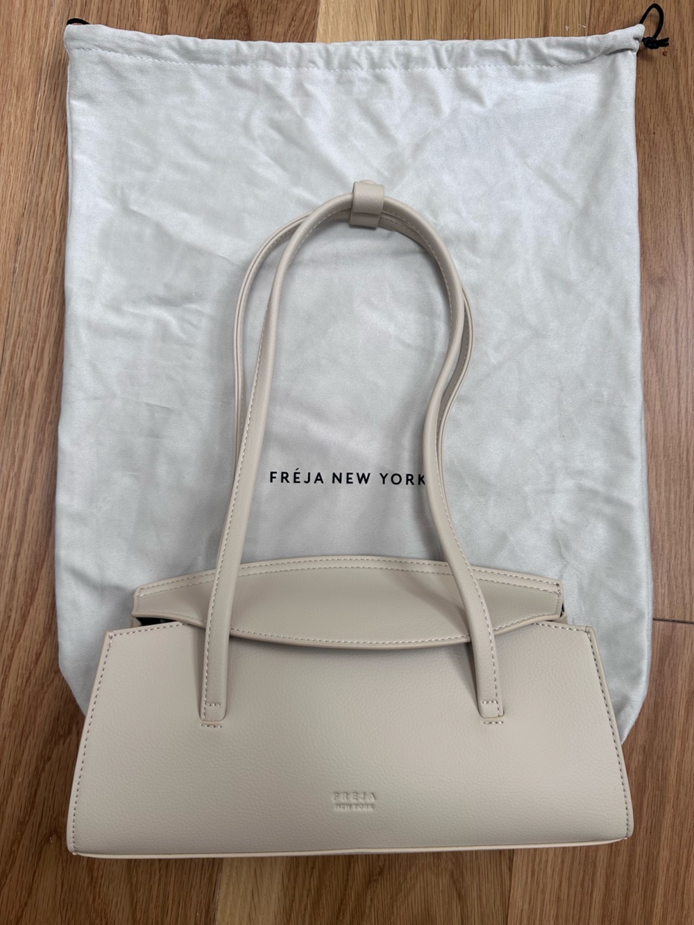 FRÉJA New York Cream Leather Shoulder Bag